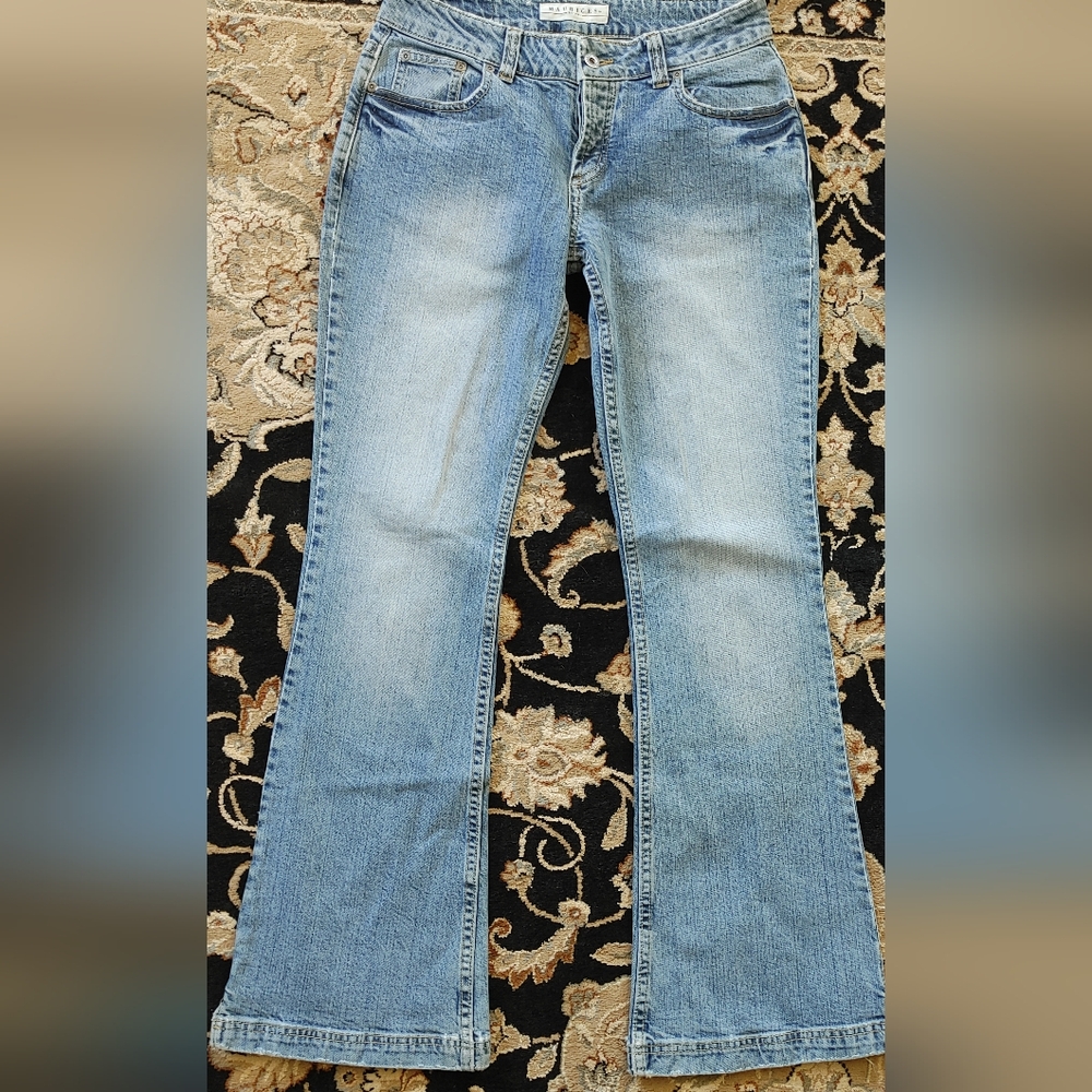 Maurices low rise flare button fly light wash jeans size 5/6